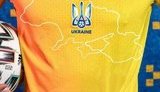Британська ведуча Кейт Гарравет порівняла карту України на формі збірної з брудною плямою. ВIДЕО