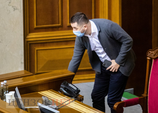 Розповідь Медведчука, обійми від Балоги, нарада у Верещук, дискусія Гетманцева і привітання Разумкова Халимону, - день роботи ВР 1 грудня 18