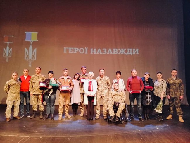 Нагородження орденом Народний Герой у Чернігові: Микола півтори години реанімував двох важкопоранених прямо на дорозі 01