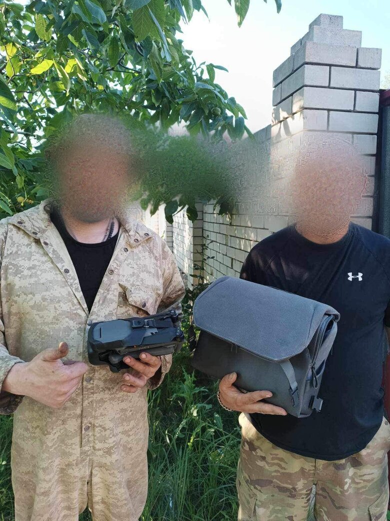 Українським воїнам терміново потрібні два дрони Мавік-3 та рації Motorola. Йдуть важкі бої на декількох напрямках, - волонтерка Юсупова 06