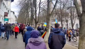 Residents of Kakhovka went to rally. Occupiers opened fire on civilians. VIDEO