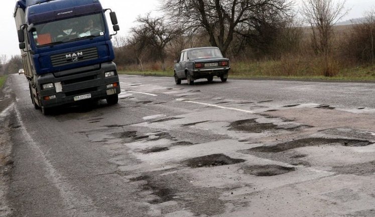 В Україні на третину поменшало ДТП через поганий стан доріг: де найбільше аварій?
