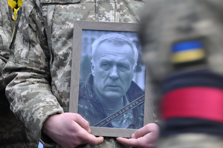 С легендарным волонтером Сергеем Максимцом простились в Киеве 46