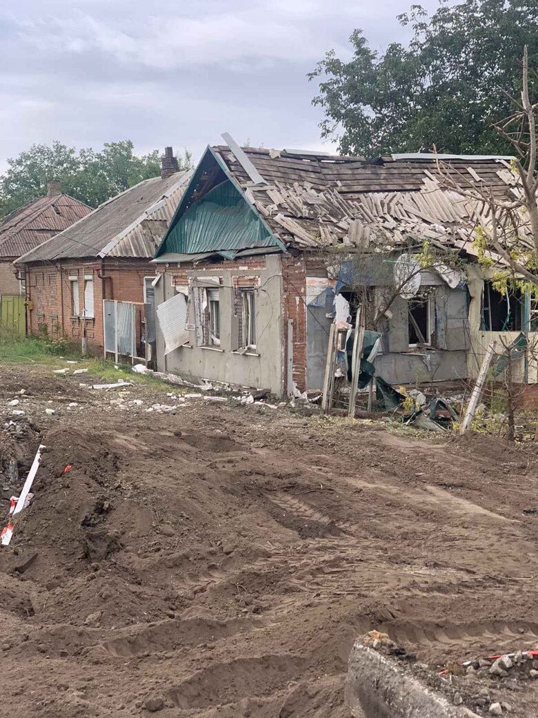 Обстрел россиянами Славянска. Разрушены частные дома и завод 03