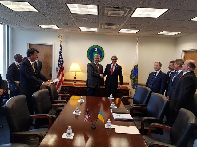 Порошенко провів зустріч із міністром енергетики США (оновлено) 01