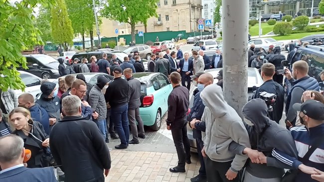 Медведчук прибув до Печерського райсуду Києва на розгляд клопотання про обрання йому запобіжного заходу 02