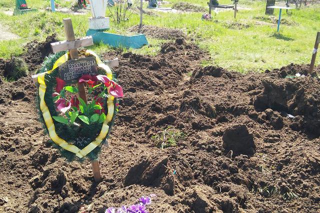 Militants shelled Popasna cemetery with Grads, - National Police 02 Militants shelled Popasna cemetery with Grads, - National Police 02
