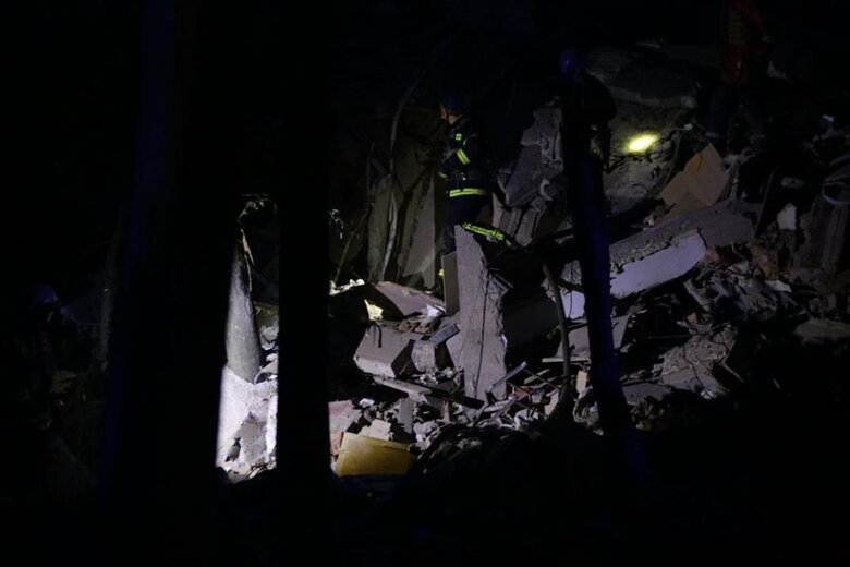 Внаслідок російського удару по корпусу навчального закладу в Сумах загинула 1 людина, 5 - травмовані, - МВС 02