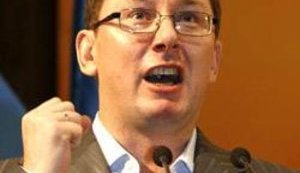 Луценко обвинил Януковича в подделке декларации о доходах и воровстве