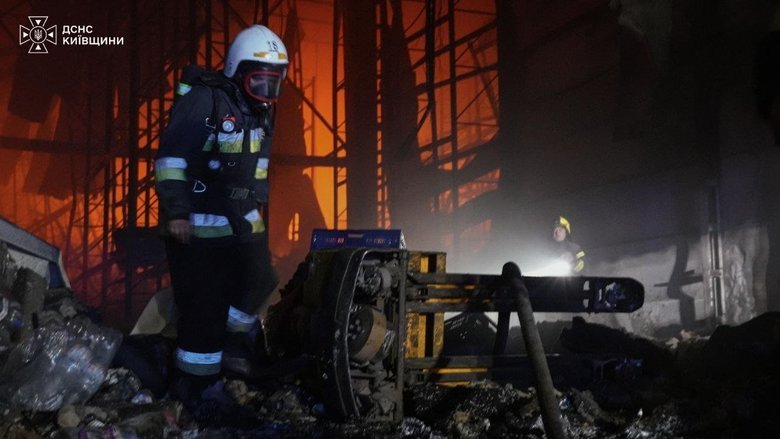 Russian attack in the Kyiv region: three injured, search for woman continues