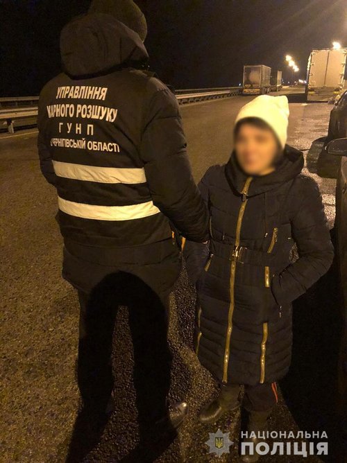 Полиция разыскала 6-летнюю девочку из Нежина, которая уехала с тетей на прогулку в Киев и пропала 03 Полиция разыскала 6-летнюю девочку из Нежина, которая уехала с тетей на прогулку в Киев и пропала 03