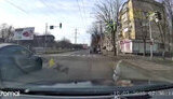 У Дніпрі водій Tesla возив на капоті військового ТЦК