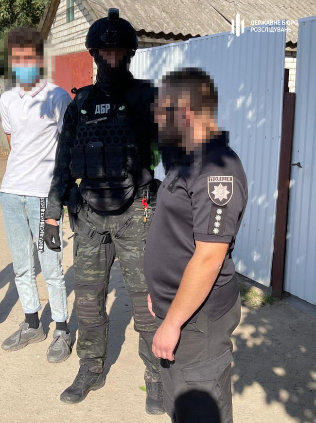 Двое офицеров полиции задержаны на взятке на Луганщине, - ГБР 02