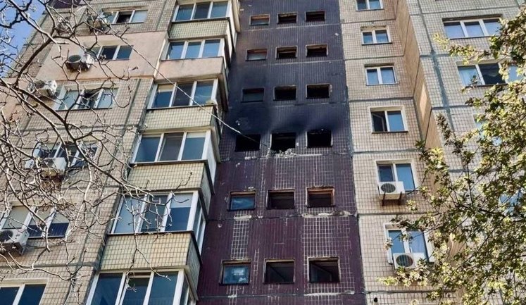Ворог атакував дронами багатоповерхівку в Кривому Розі: пожежу ліквідовано, п’ятеро постраждалих, зокрема двоє дітей. ФОТО (оновлено)