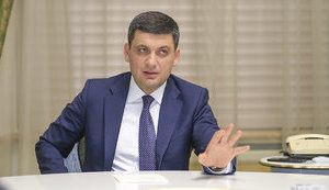 Наша задача повысить минимальную зарплату в два раза - до $300, - Гройсман