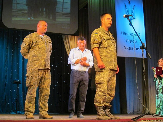 николаев герой народный награждение