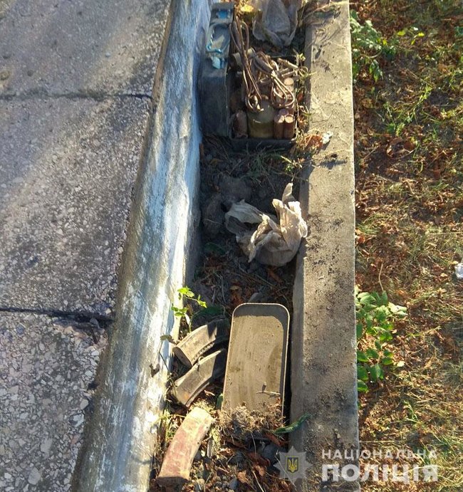 Полиция обнаружила схрон с боеприпасами и тротилом в Константиновке 01