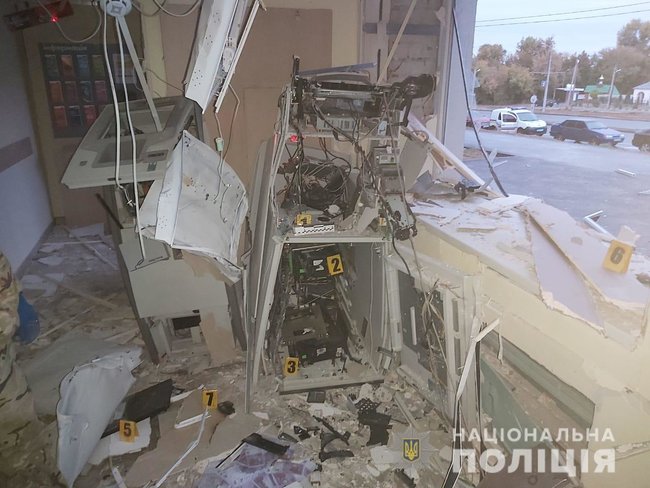 Невідомі вночі підірвали банкомат у Харкові 03