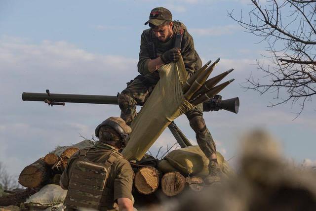Командир штурмової роти ДУК Правий сектор Дмитро Коцюбайло, друг Да Вінчі: Мене вразили батареї Градів, які чітко били по нас з території Росії 04