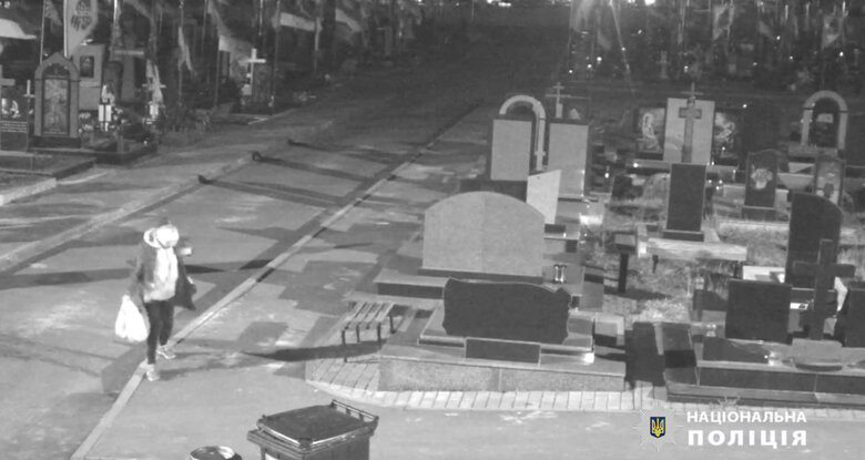 Наруга над могилою Назарія Гринцевича: поліція знайшла причетну жінку