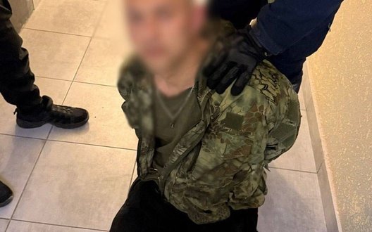 Ходив із автоматом по ЖК: поліція затримала 37-річного чоловіка у Києві. ВІДЕО+ФОТОрепортаж