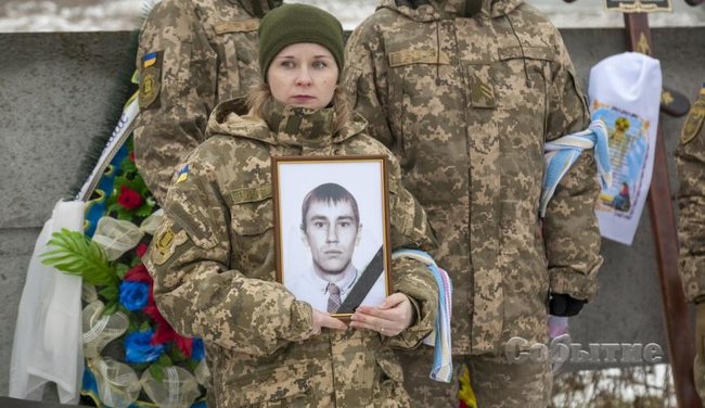 С погибшим на Донбассе воином 92-й ОМБр Александром Иванишко простились в Каменском 02 С погибшим на Донбассе воином 92-й ОМБр Александром Иванишко простились в Каменском 02