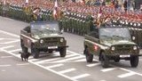 "Собака-министра посылака": На "военном параде" "ДНР" в Донецке черный пес облаял "министра обороны" Кононова. ВИДЕО