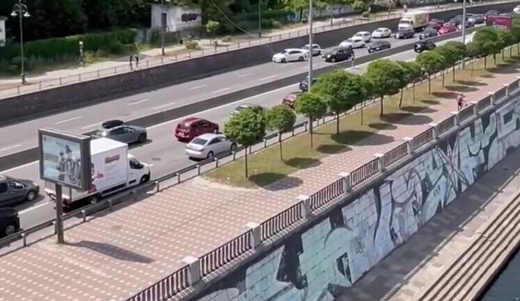 В Киеве из-за обрыва троса на аттракционе в Днепр упал 20-летний парень. Его поиски продолжат в понедельник. ВИДЕО (обновлено)
