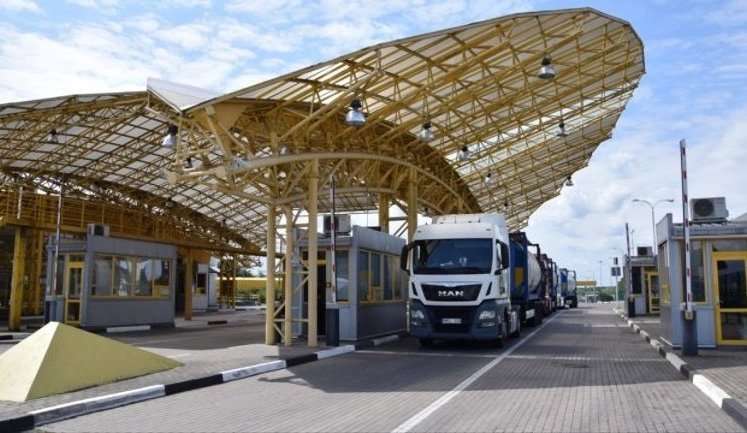 Ukraine is discussing possibility of relocating border crossing points to territory of neighboring countries due to shelling, - Ministry of Infrastructure