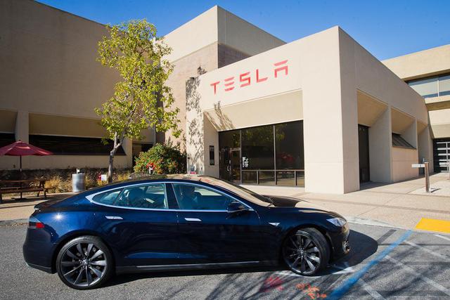 автомобиль tesla