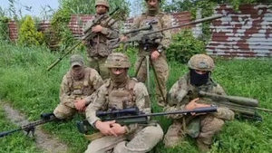 Воїни з передової на Донбасі привітали українців із Днем Конституції: "Щоб жити щасливо, потрібно просто дотримуватися законів". ВIДЕО