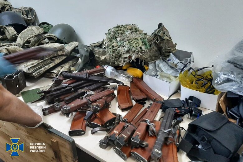 На незаконному зберіганні зброї та боєприпасів викрито один із добробатів Києва, - СБУ 03