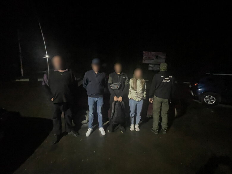 Прикордонники виявили ухилянта у багажнику