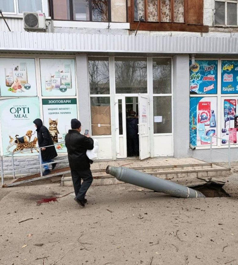 Російські окупанти обстрілюють Градами житлові масиви Харкова: десятки загиблих 01
