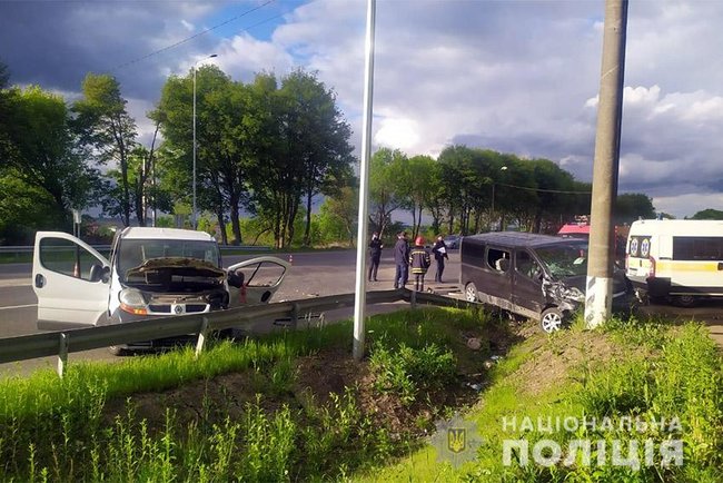 В результате ДТП на Хмельнитчине один человек погиб, четверо травмированы, 10-летняя девочка в коме, - полиция 01