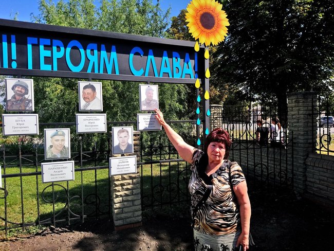 У Перещепиному на Дніпропетровщині відкрили меморіал загиблим за Україну воїнам 05