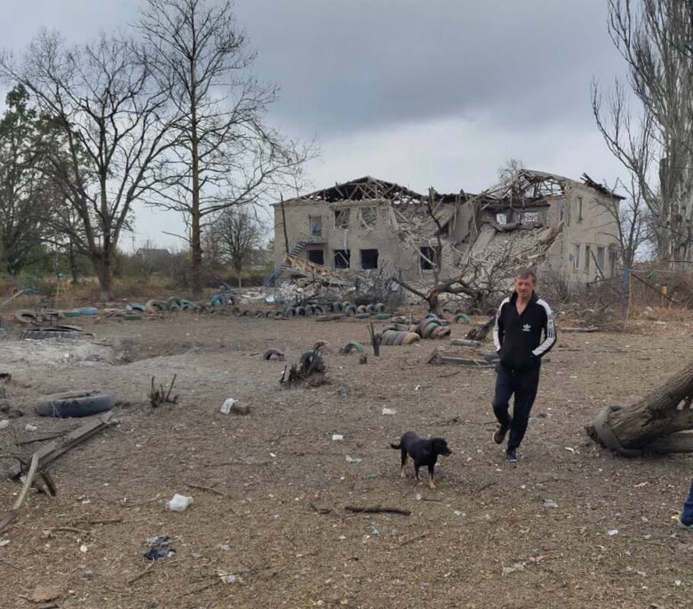 Russians strike kindergarten in Kherson region with bombs 01