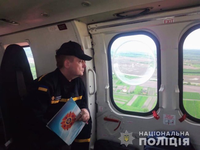 Для мониторинга последствий непогоды состоялся облет подтопленных районов Ивано-Франковской области, - полиция 06