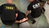 Військовослужбовець допомагав чоловікам виїхати за кордон