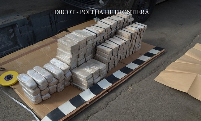 Двое граждан Нидерландов провезли через границу Украины в Румынию 84,3 кг героина 08 Двое граждан Нидерландов провезли через границу Украины в Румынию 84,3 кг героина 08