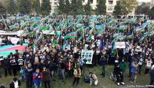 В Баку тысячи людей требовали от власти освобождения политзаключенных. ВИДЕО