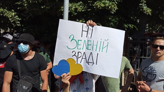 Нацкорпус вирушив до будинку, де живе Зеленський 02