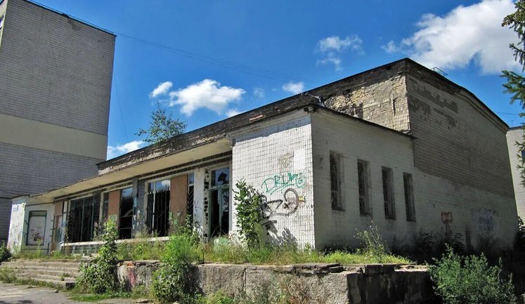 Мер Вишневого від "Слуги народу" Діков витратить додаткові 85 мільйонів на дорогі вікна і скляні перегородки для нового офісу міськради