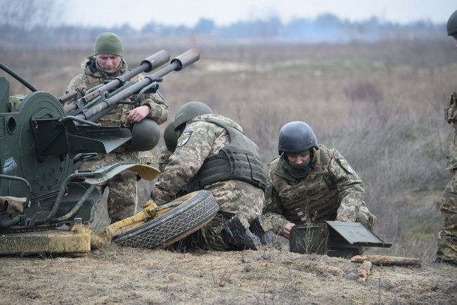 Піхотинці на Херсонщині тренуються знищувати наземні цілі з зенітних установок 01