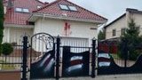 Неизвестные облили краской дом экс-министра культуры Беларуси Латушко, ранее вошедшего в Координационный совет оппозиции. ФОТО
