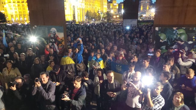 Ні капітуляції, - тысячи людей вышли на Майдан и под ОП, выступая против реализации властью формулы Штайнмайера 05
