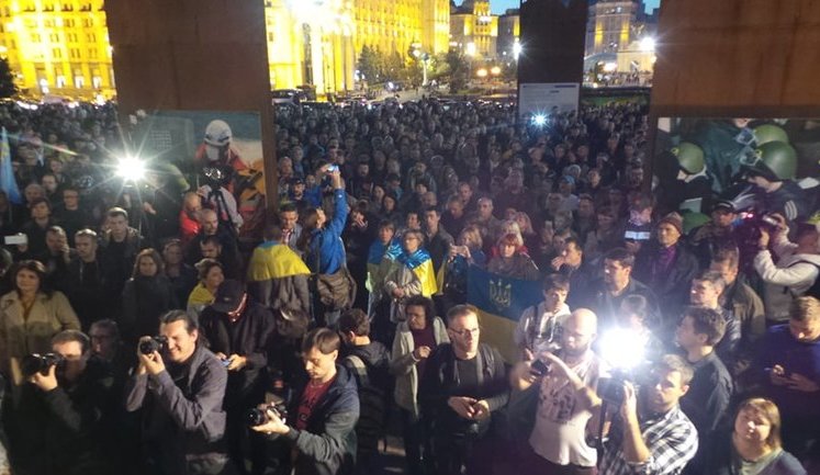 "Ні капітуляції", - тисячі людей вийшли на Майдан і під ОП, виступаючи проти реалізації владою "формули Штайнмаєра". ВІДЕО+ФОТОрепортаж