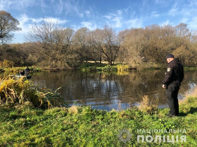Зниклих безвісти жителя Житомирщини та його пасинка знайшли в автомобілі на дні річки Случ 04
