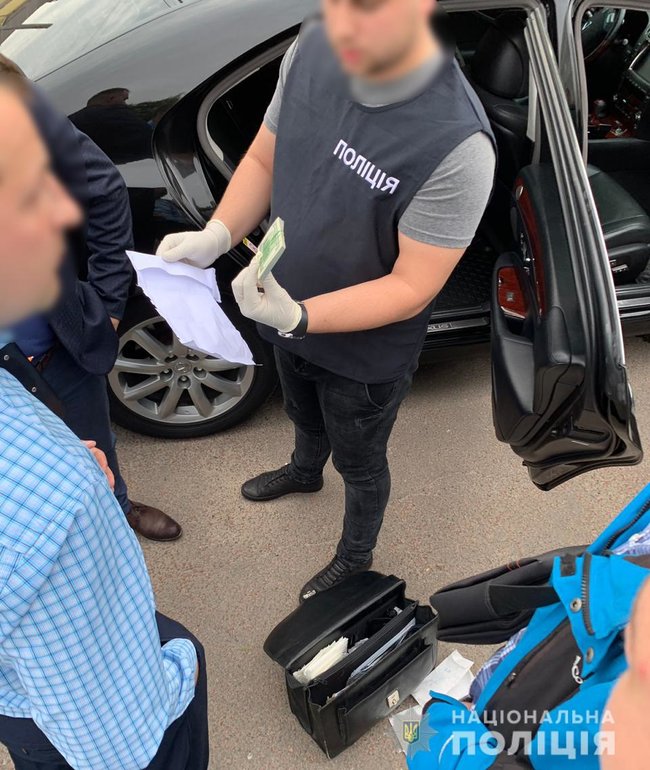 Предприниматель предлагал начальнику управления защиты экономики волынской полиции $5 тысяч за прекращение расследования против него 04 Предприниматель предлагал начальнику управления защиты экономики волынской полиции $5 тысяч за прекращение расследования против него 04