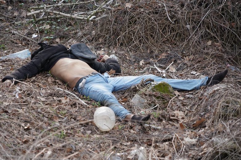 Many civilian cars and bodies of civilians shot by Russian occupiers in forests near Kyiv 03